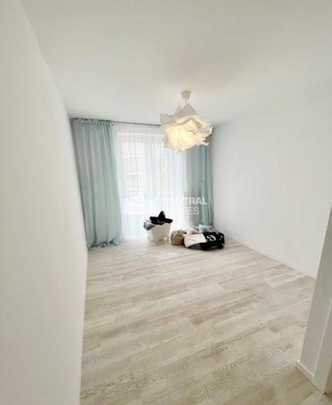 Bright 3- bedroom apartment with loggia and parking for rent in the Old Town