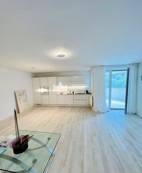 Bright 3- bedroom apartment with loggia and parking for rent in the Old Town