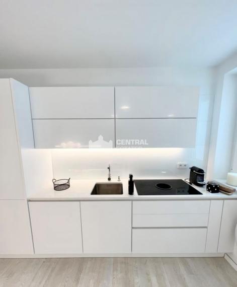 Bright 3- bedroom apartment with loggia and parking for rent in the Old Town