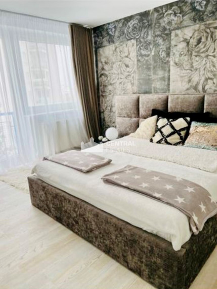 Bright 3- bedroom apartment with loggia and parking for rent in the Old Town