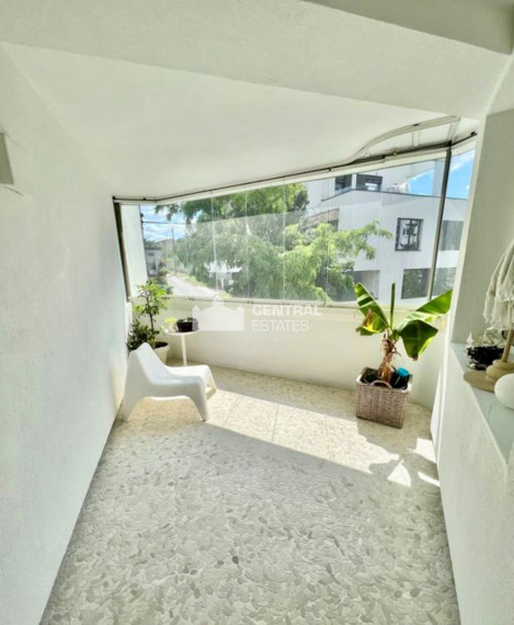 Bright 3- bedroom apartment with loggia and parking for rent in the Old Town