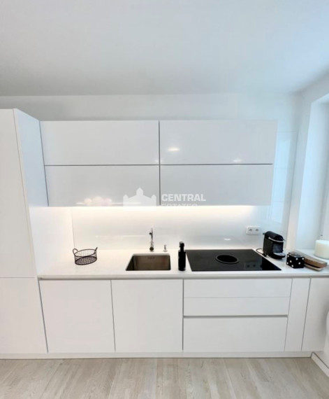 Bright 3- bedroom apartment with loggia and parking for rent in the Old Town