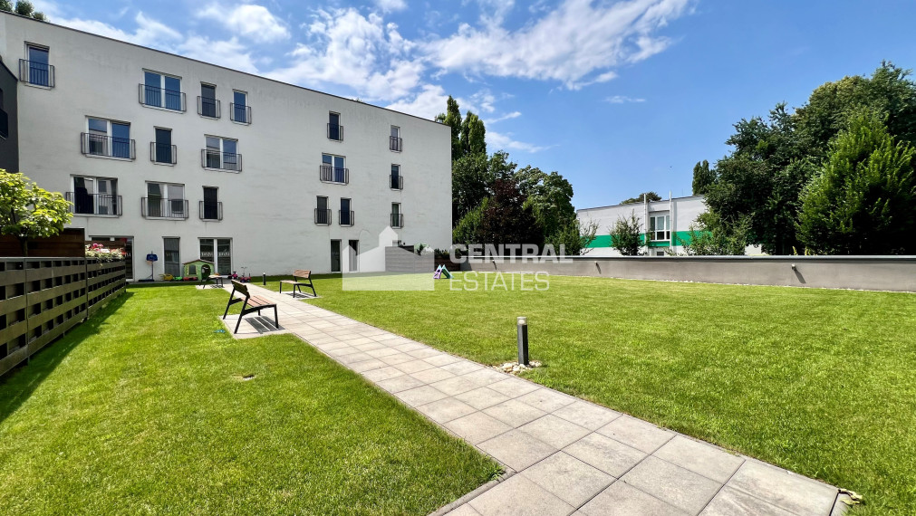 Priestranný 2- izbový byt v novostavbe s balkónom a parkovaním na prenájom v Ružinove