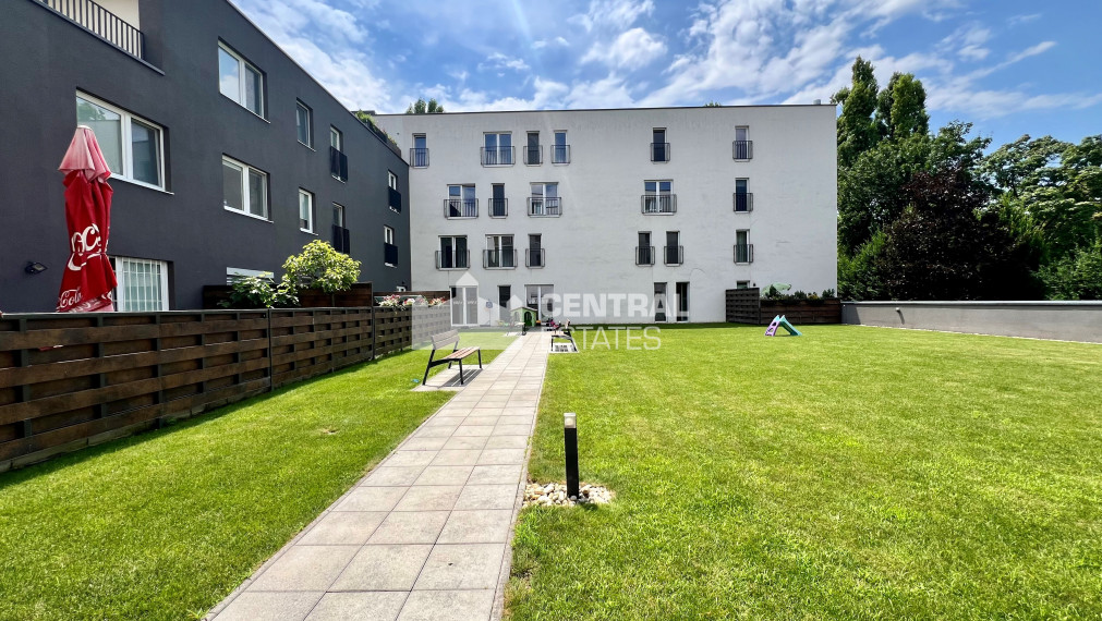 Priestranný 2- izbový byt v novostavbe s balkónom a parkovaním na prenájom v Ružinove