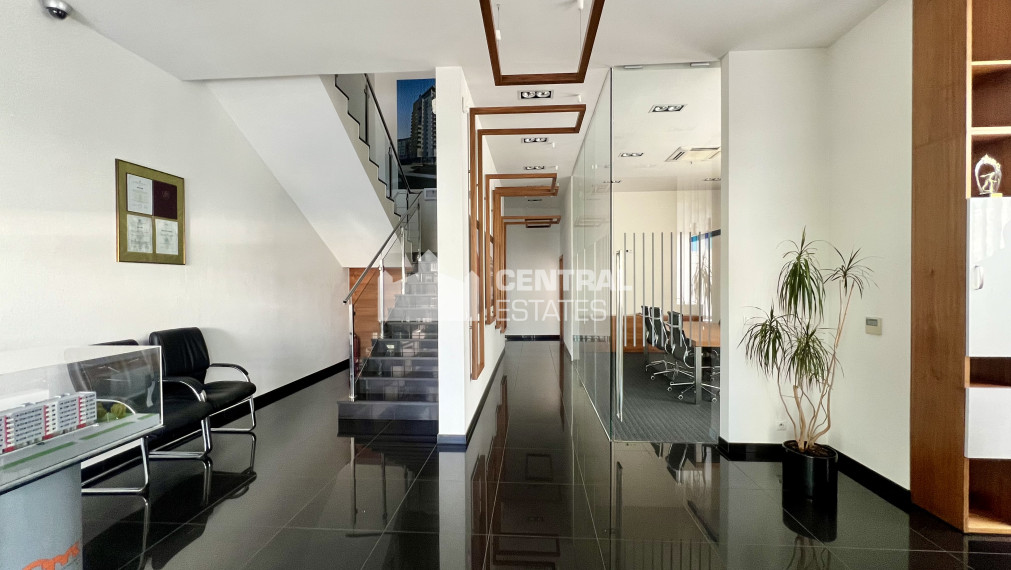 Elegantné klimatizované kancelárske priestory s parkovaním na prenájom v Karlovej Vsi
