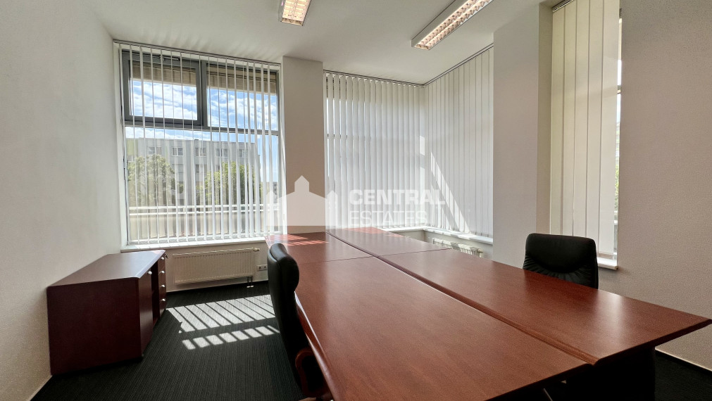 Elegantné klimatizované kancelárske priestory s parkovaním na prenájom v Karlovej Vsi