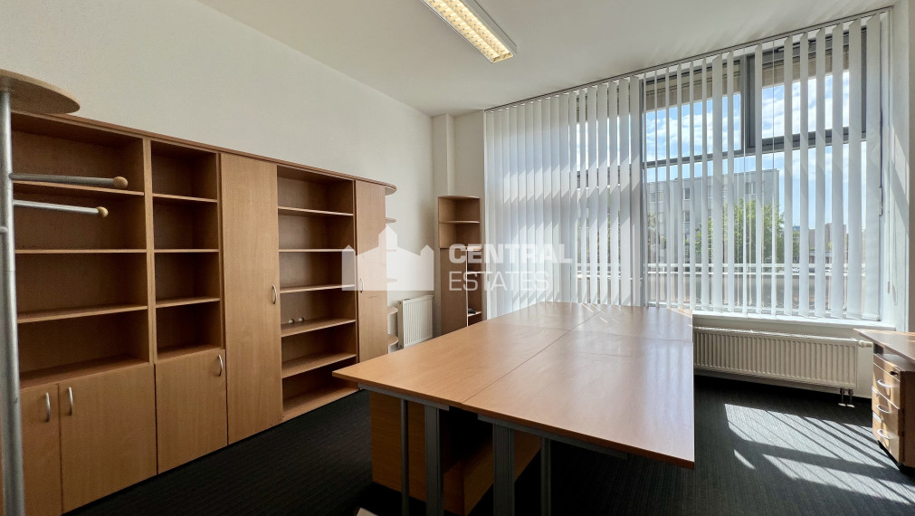 Elegantné klimatizované kancelárske priestory s parkovaním na prenájom v Karlovej Vsi