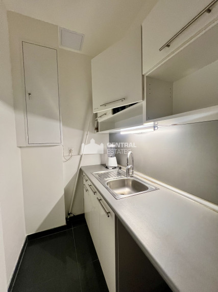 Elegantné klimatizované kancelárske priestory s parkovaním na prenájom v Karlovej Vsi