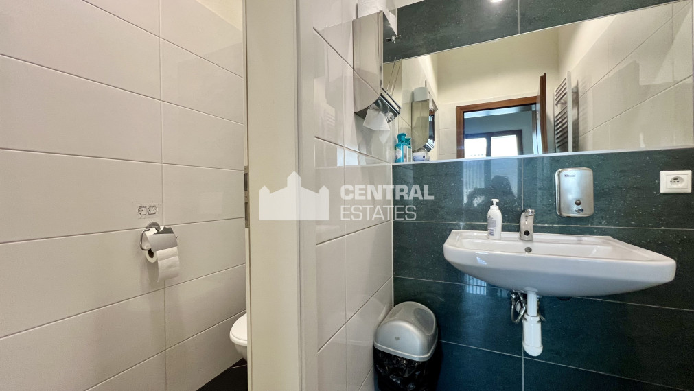 Elegantné klimatizované kancelárske priestory s parkovaním na prenájom v Karlovej Vsi