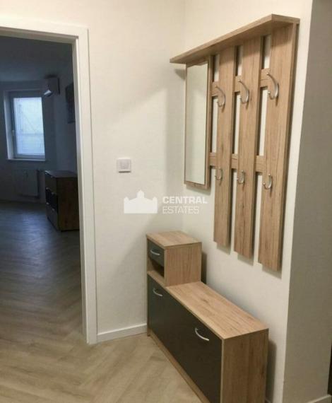 Spacious 3- bedroom apartment with a balcony for rent in the Old Town