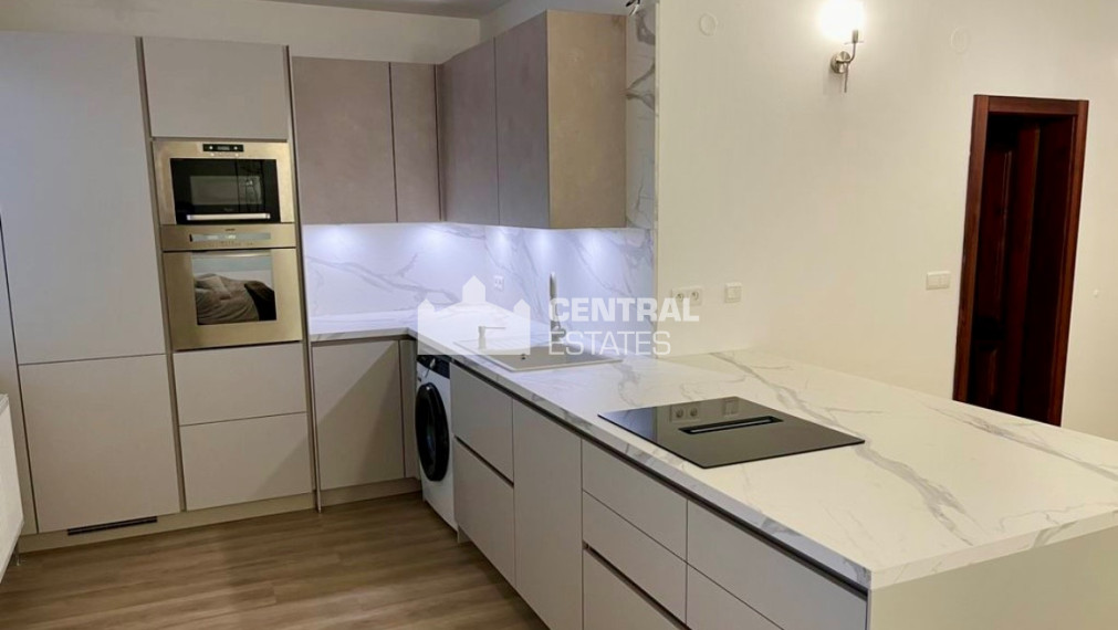 Luxusný 3- izbový byt s balkónom na prenájom v Petržalke