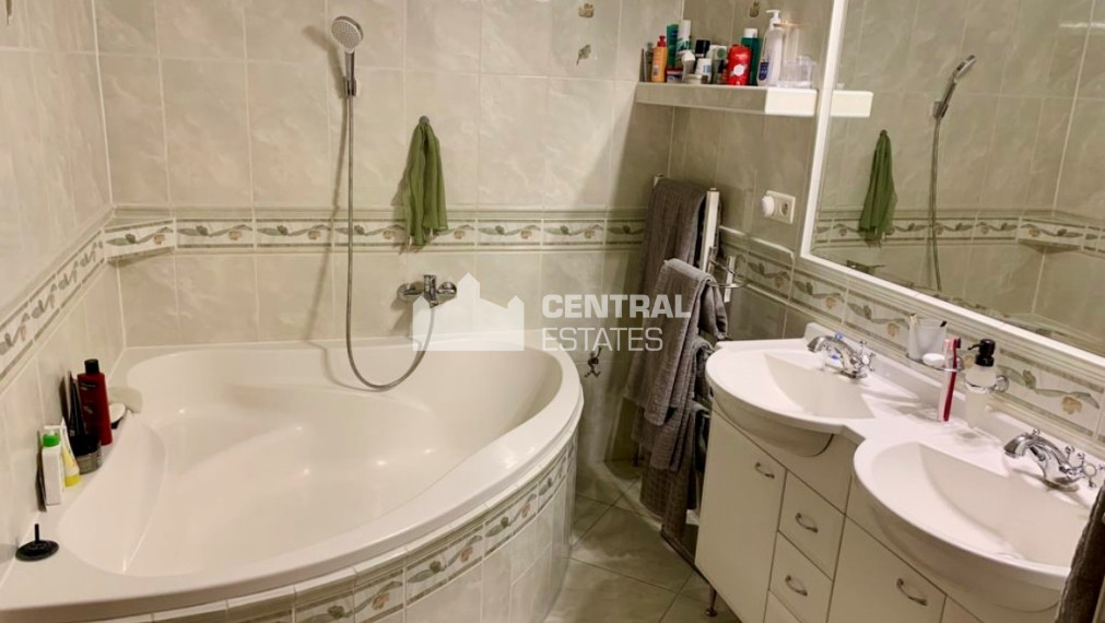 Luxusný 3- izbový byt s balkónom na prenájom v Petržalke