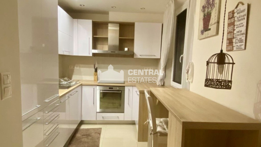 Príjemný 2,5- izbový byt s balkónom na prenájom v Ružinove