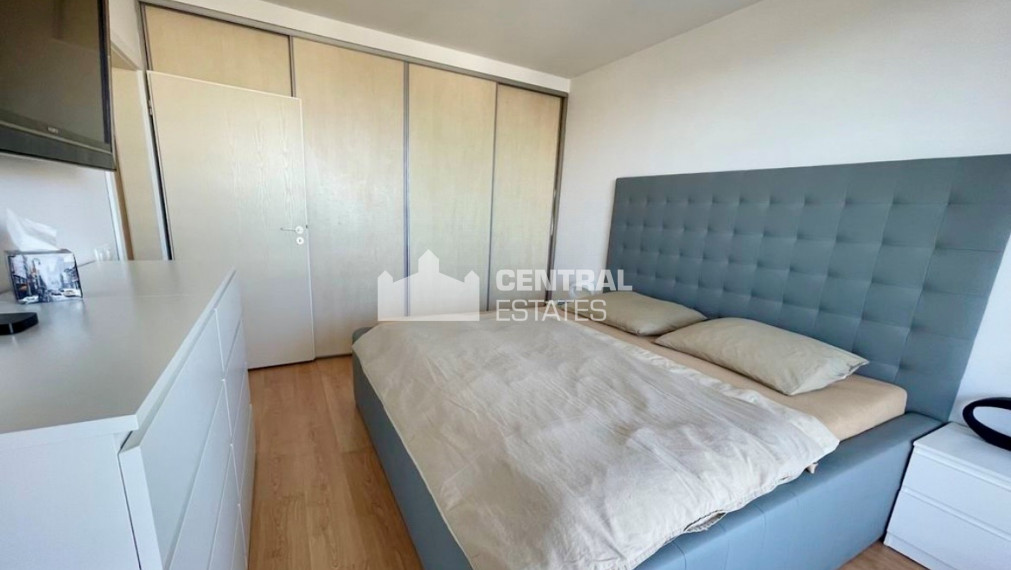 Pekný 3- izbový byt v novostavbe s veľkou terasou na prenájom v Novom meste