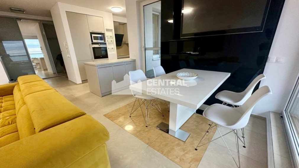 Pekný 3- izbový byt v novostavbe s veľkou terasou na prenájom v Novom meste