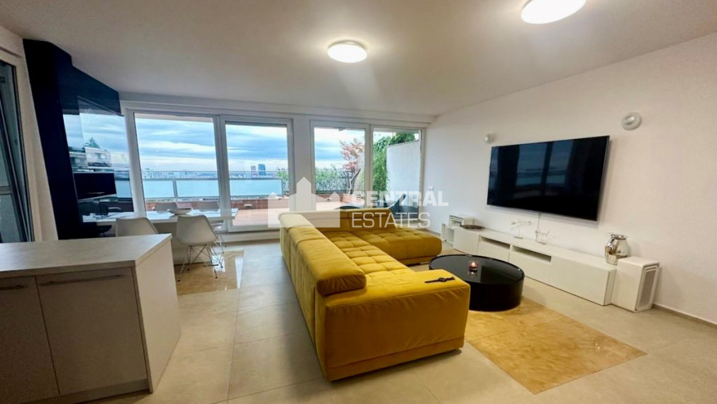 Pekný 3- izbový byt v novostavbe s veľkou terasou na prenájom v Novom meste