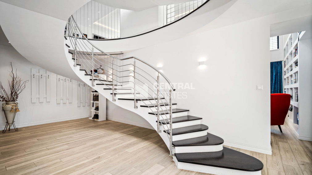 Prémiová 3- podlažná 6- izbová rodinná vila na prenájom v Záhorskej Bystrici