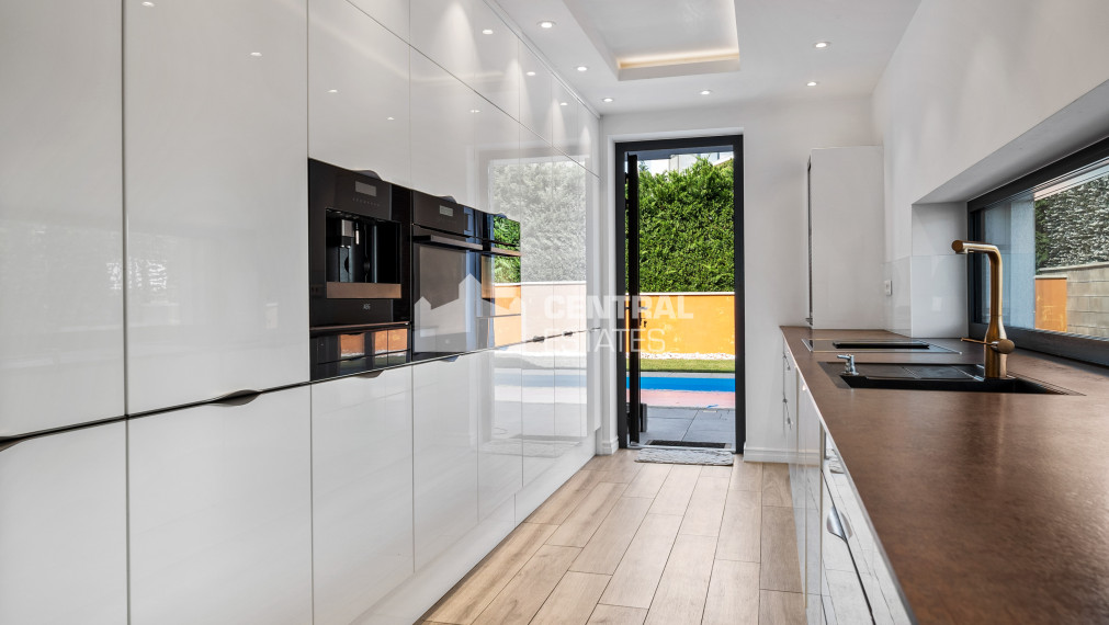 Prémiová 3- podlažná 6- izbová rodinná vila na prenájom v Záhorskej Bystrici