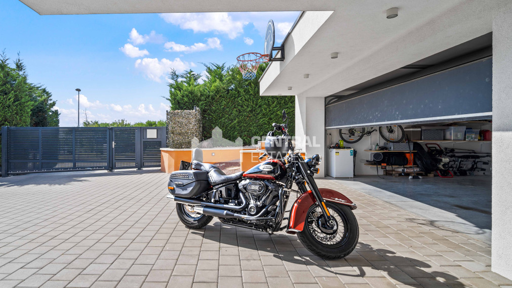 Prémiová 3- podlažná 6- izbová rodinná vila na prenájom v Záhorskej Bystrici