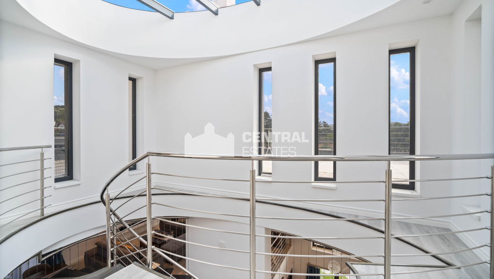 Prémiová 3- podlažná 6- izbová rodinná vila na prenájom v Záhorskej Bystrici