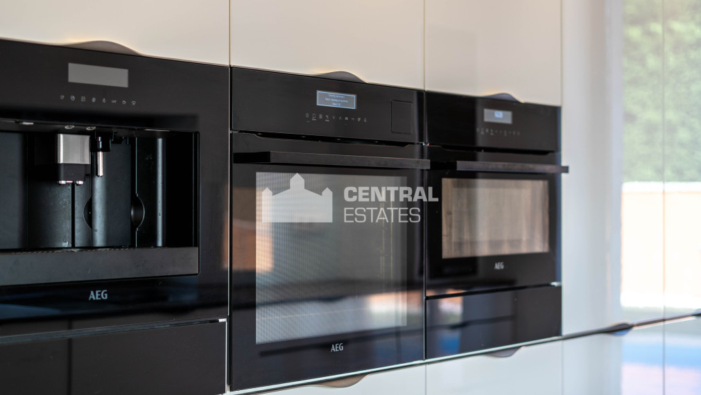 Prémiová 3- podlažná 6- izbová rodinná vila na prenájom v Záhorskej Bystrici