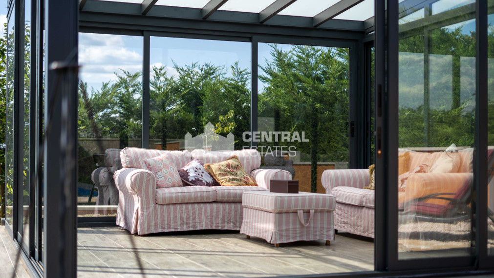 Prémiová 3- podlažná 6- izbová rodinná vila na prenájom v Záhorskej Bystrici