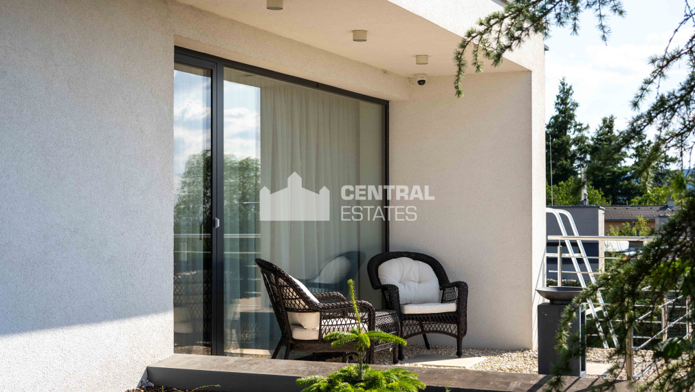 Prémiová 3- podlažná 6- izbová rodinná vila na prenájom v Záhorskej Bystrici