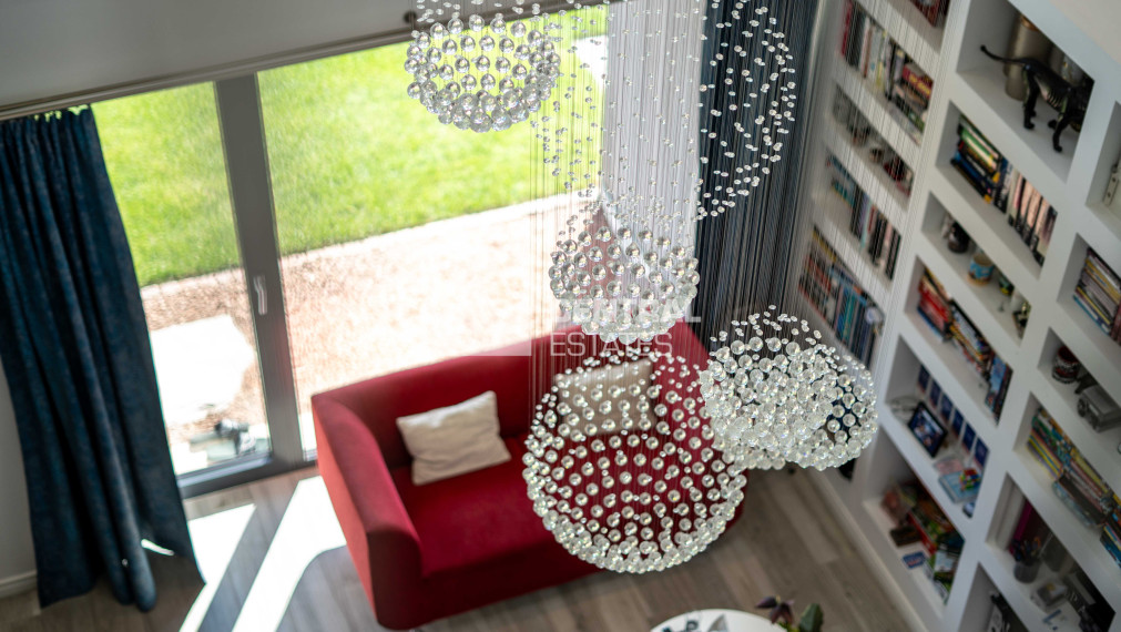 Prémiová 3- podlažná 6- izbová rodinná vila na prenájom v Záhorskej Bystrici