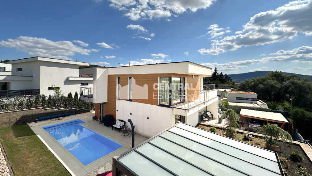 Prémiová 3- podlažná 6- izbová rodinná vila na prenájom v Záhorskej Bystrici