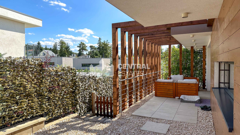 Prémiová 3- podlažná 6- izbová rodinná vila na prenájom v Záhorskej Bystrici