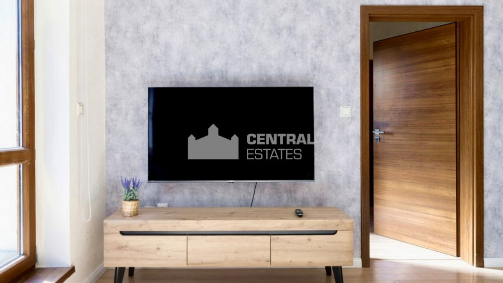 Jedinečný 4- izbový byt s veľkou terasou na prenájom v Starom meste