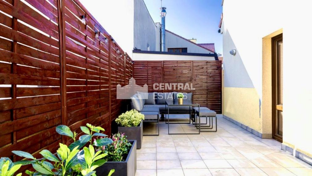 Jedinečný 4- izbový byt s veľkou terasou na prenájom v Starom meste