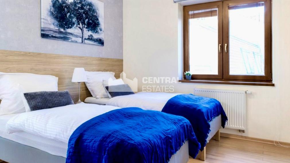 Jedinečný 4- izbový byt s veľkou terasou na prenájom v Starom meste