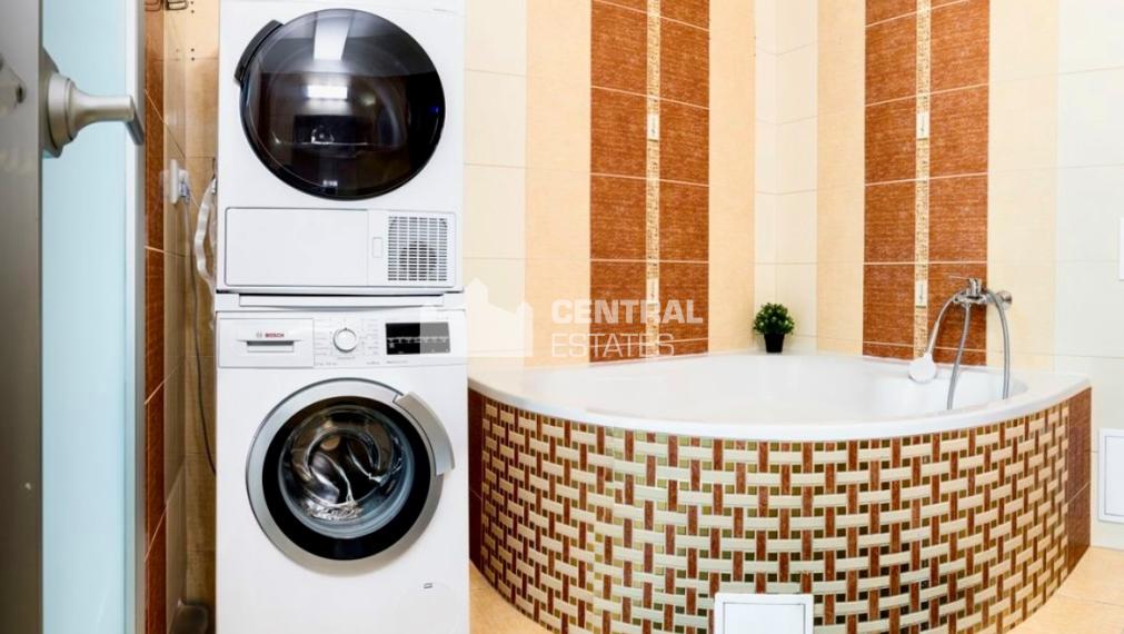 Jedinečný 4- izbový byt s veľkou terasou na prenájom v Starom meste