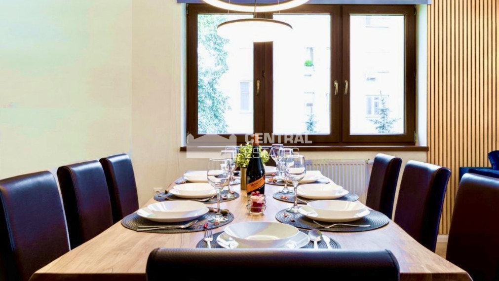 Jedinečný 4- izbový byt s veľkou terasou na prenájom v Starom meste