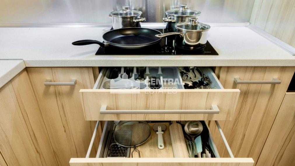 Jedinečný 4- izbový byt s veľkou terasou na prenájom v Starom meste