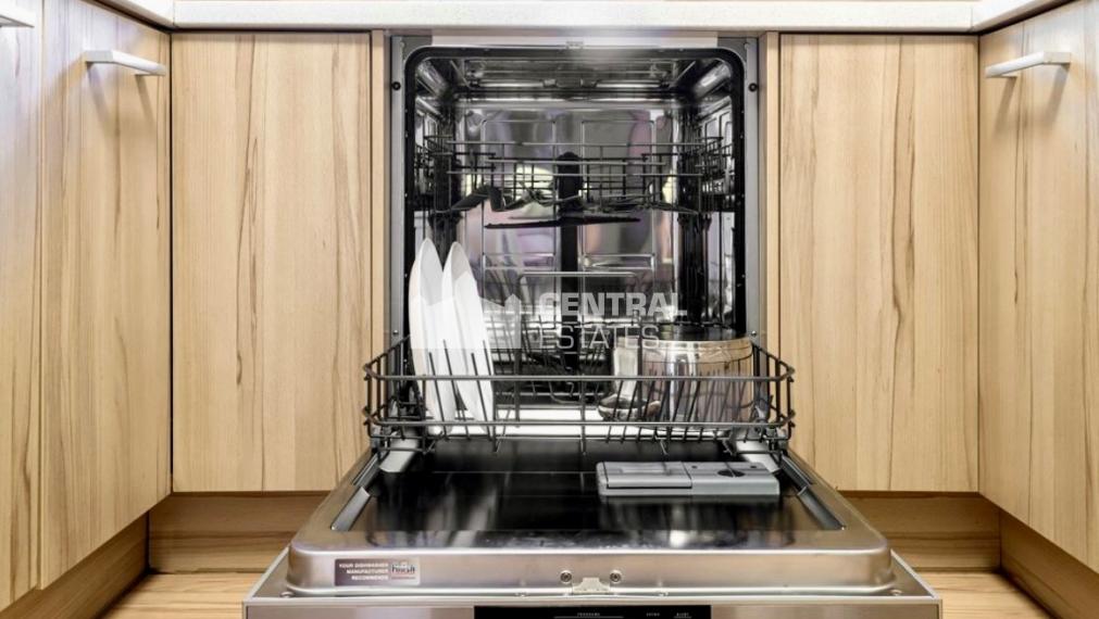 Jedinečný 4- izbový byt s veľkou terasou na prenájom v Starom meste