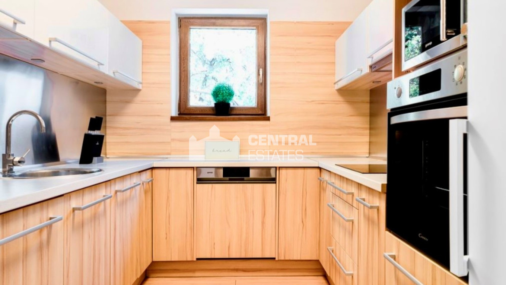 Jedinečný 4- izbový byt s veľkou terasou na prenájom v Starom meste