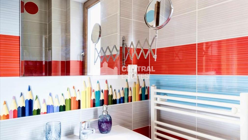 Jedinečný 4- izbový byt s veľkou terasou na prenájom v Starom meste