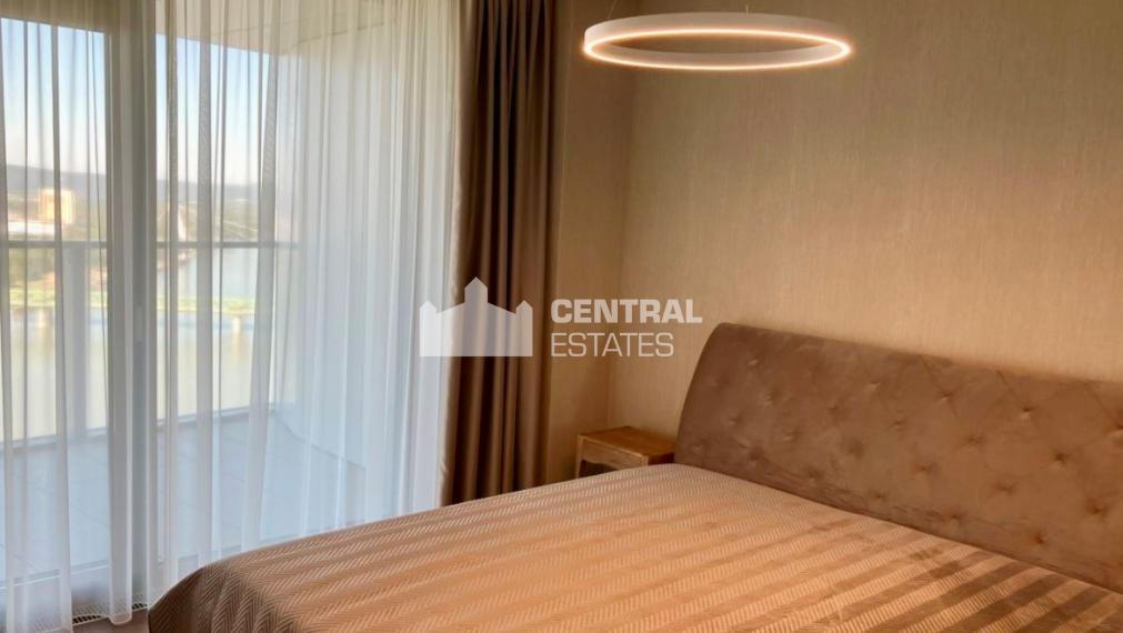 Krásny klimatizovaný 2- izbový byt v Eurovea tower s lodžiou na prenájom v Starom meste