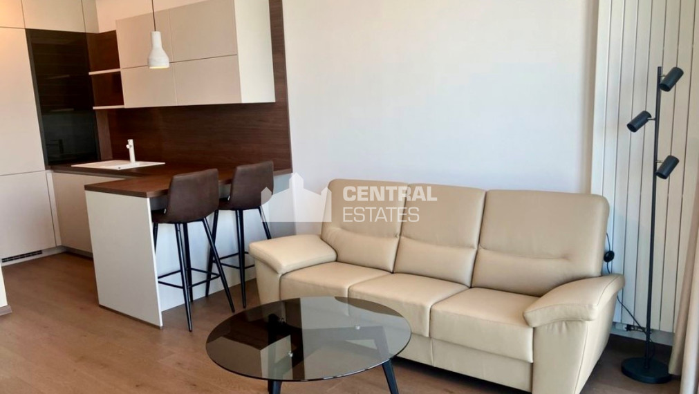 Krásny klimatizovaný 2- izbový byt v Eurovea tower s lodžiou na prenájom v Starom meste