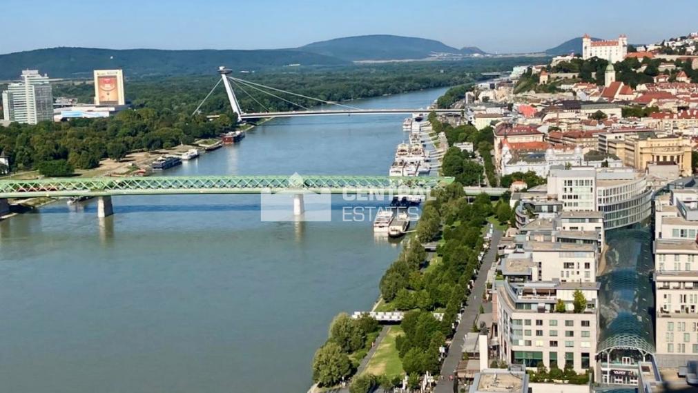 Krásny klimatizovaný 2- izbový byt v Eurovea tower s lodžiou na prenájom v Starom meste