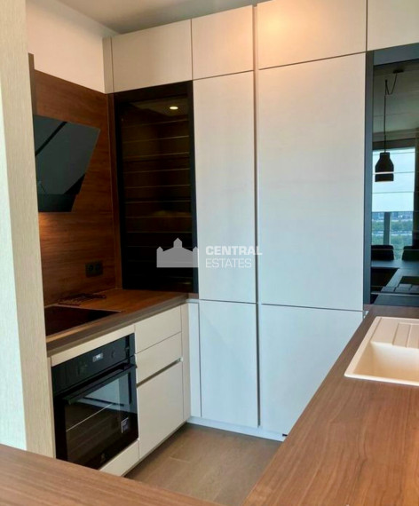 Krásny klimatizovaný 2- izbový byt v Eurovea tower s lodžiou na prenájom v Starom meste