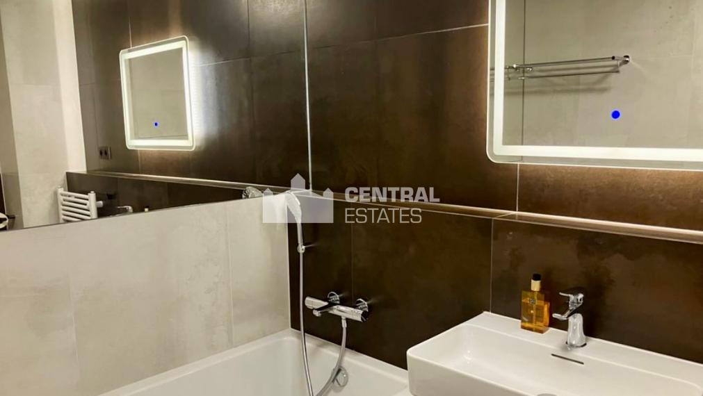 Krásny klimatizovaný 2- izbový byt v Eurovea tower s lodžiou na prenájom v Starom meste