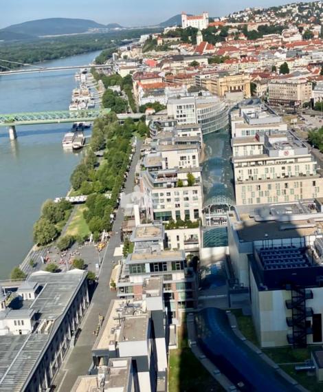 Krásny klimatizovaný 2- izbový byt v Eurovea tower s lodžiou na prenájom v Starom meste