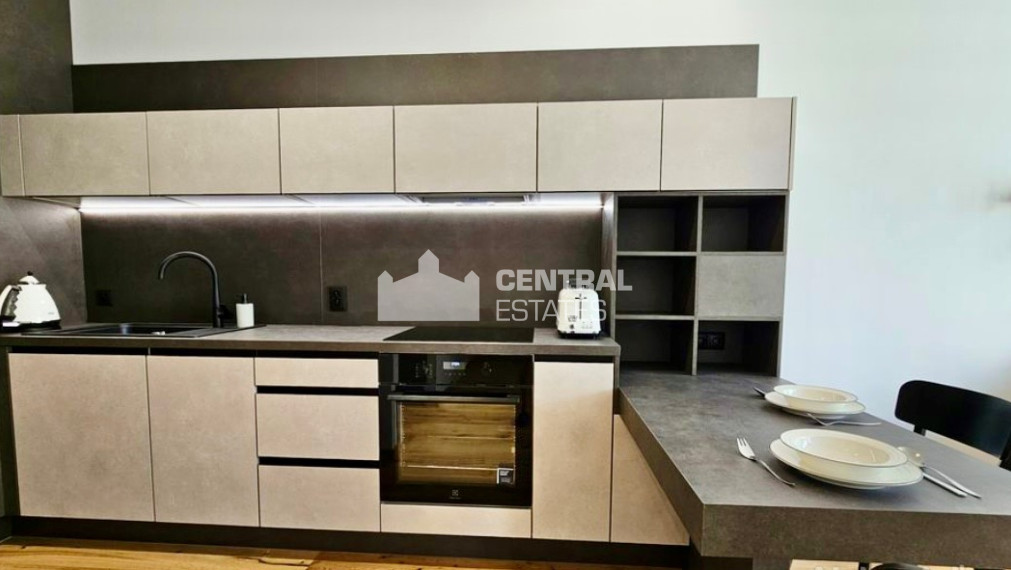 Moderný 2- izbový byt s terasou a parkovaním na prenájom v Starom meste