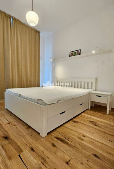 Moderný 2- izbový byt s terasou a parkovaním na prenájom v Starom meste