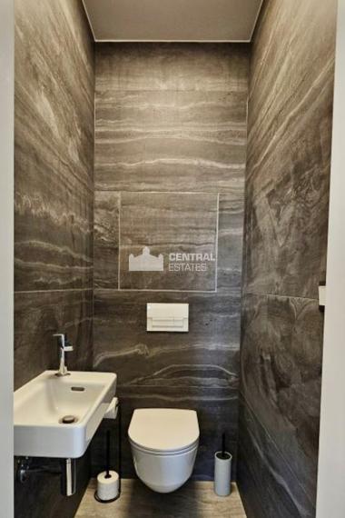 Moderný 2- izbový byt s terasou a parkovaním na prenájom v Starom meste