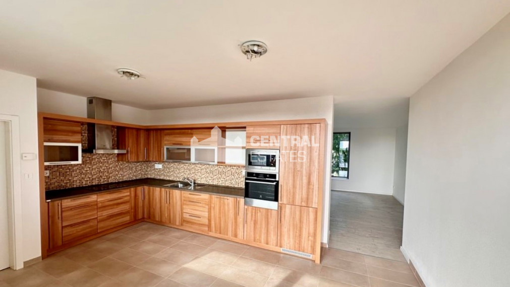 Slnečný 4- izbový byt v novostavbe s veľkou terasou na prenájom v Ružinove