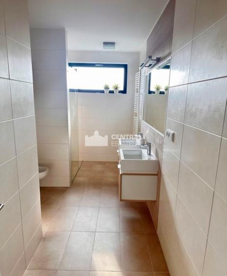 Slnečný 4- izbový byt v novostavbe s veľkou terasou na prenájom v Ružinove